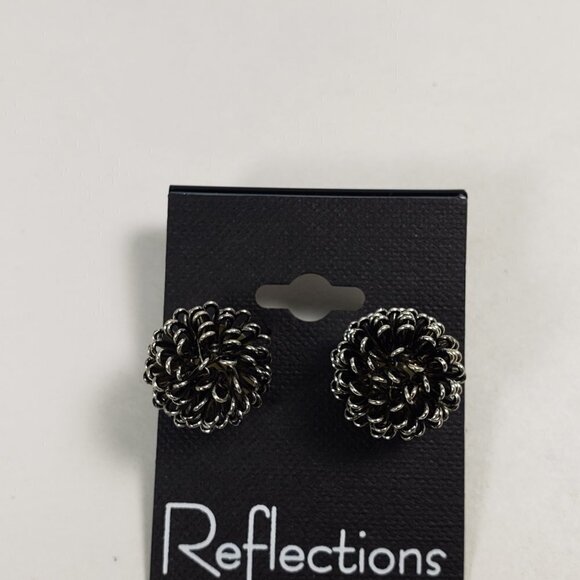 Women's Stunning Gun Metal Pine Cone Stud Earrings - Stylish & Elegant, 0.5-inch - Picture 7 of 7